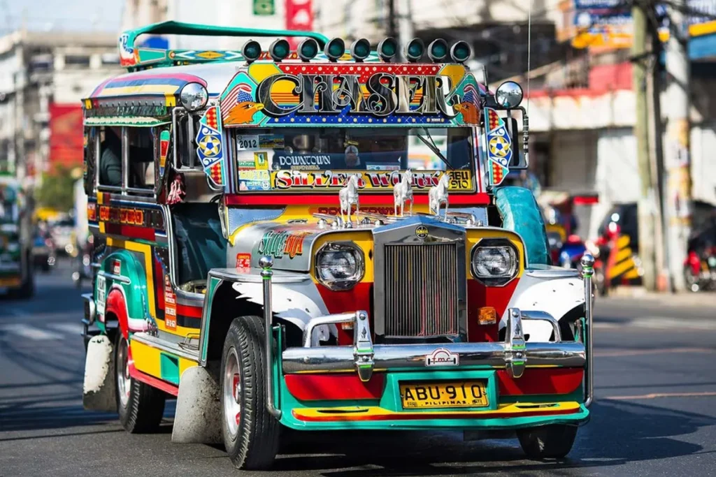 Jeepney phương tiện gây ấn tượng cho du khách 